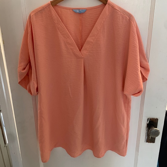 NEW NEVER WORN Beautiful peach / light coral flowy v-neck blouse - Picture 2 of 7